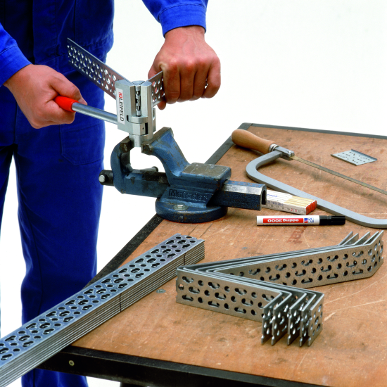 Abkanten im Schraubstock...